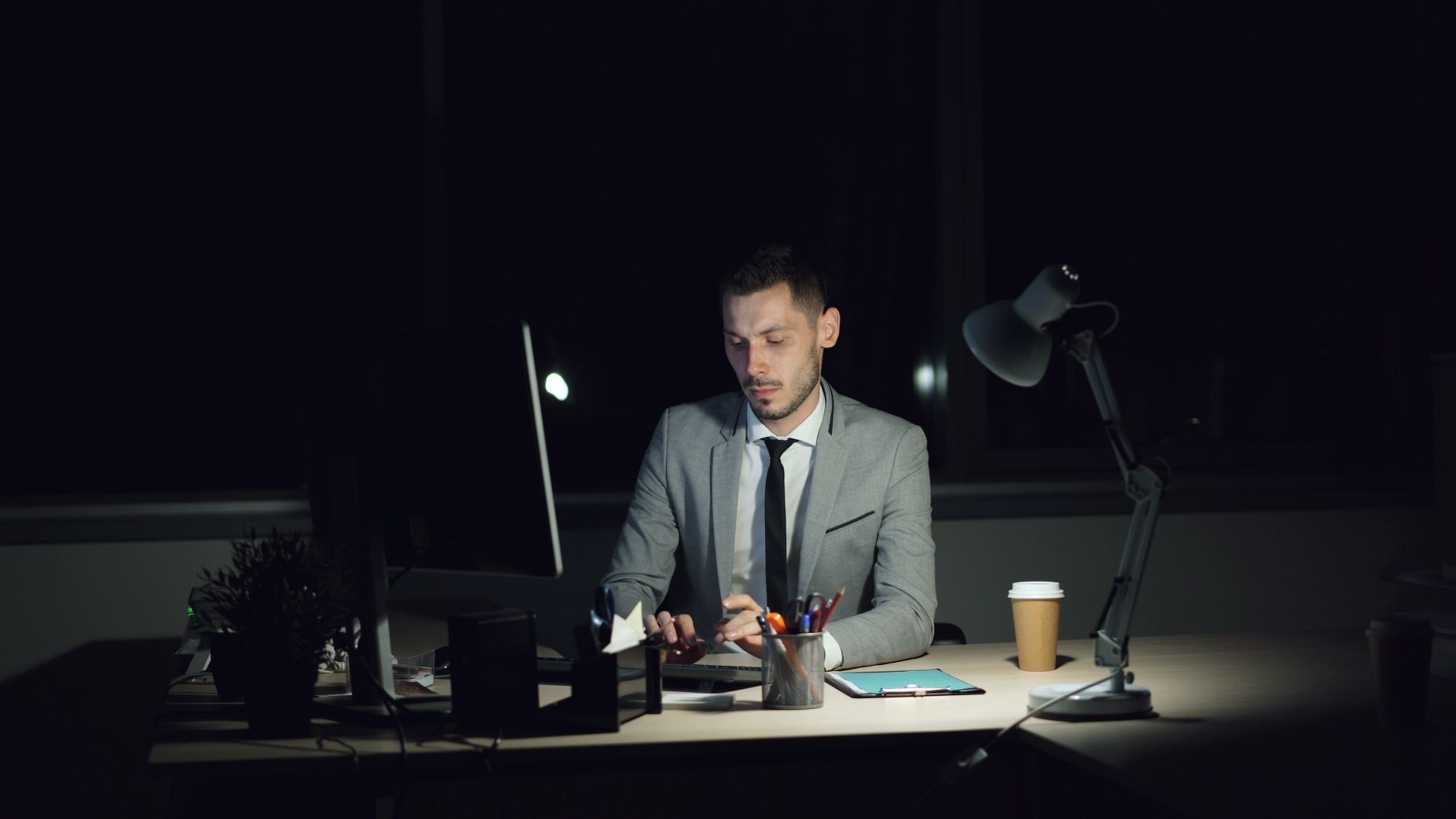業務が一人に集中し属人化しているベテラン社員