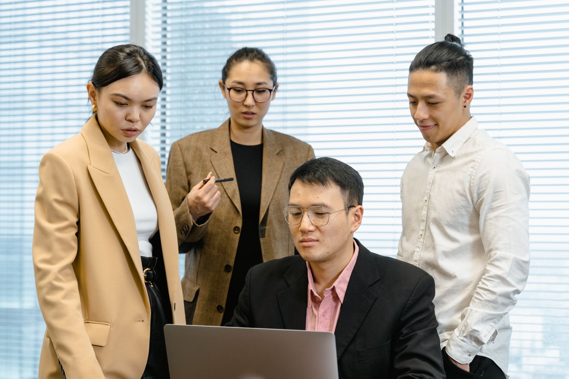 生成AIの業務効率化事例|営業・経理・総務の部門別に厳選して解説